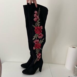 NWOT | Wild Diva women’s rose floral embroidered heeled knee high boots size 7.5